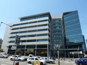 אולמות תצוגה בית אמפא בתל אביב