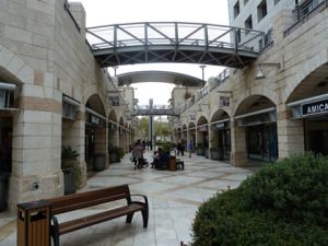 מרכז מסחרי בהרצליה פיתוח