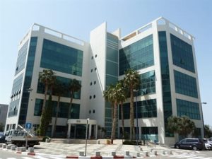 בניין 30 המכיל משרדים להשכרה במת"מ חיפה