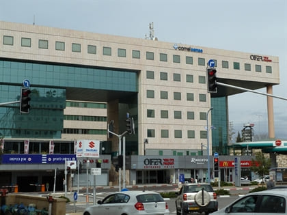 אולמות תצוגה - בית מעוף בהרצליה פיתוח