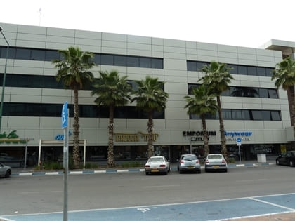 אולמות תצוגה - בית מכרזים בהרצליה פיתוח