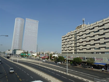 אולמות תצוגה בתל אביב - בית קלקא