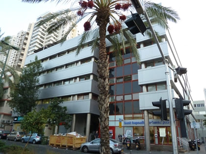 אולמות תצוגה בתל אביב - מרכז מסחרי 2