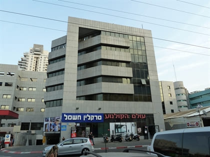 אולמות תצוגה בתל אביב - מרכז מסחרי 3